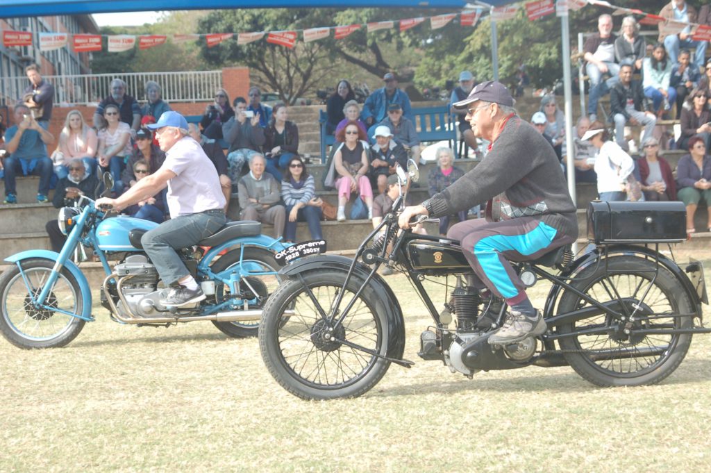 16 Julie Motorshow photo 7
