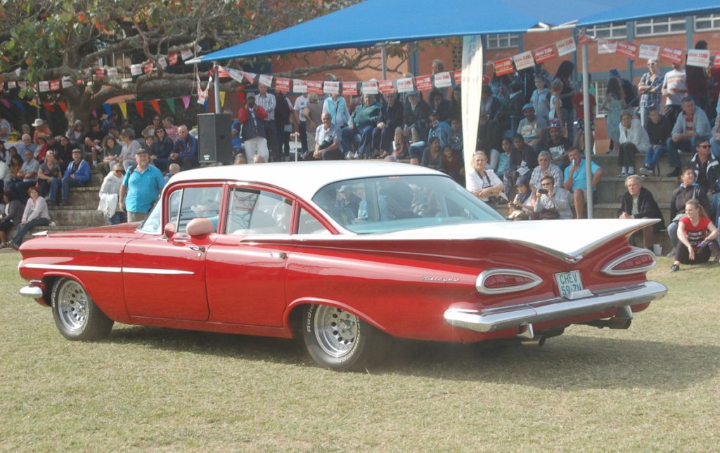 16 Julie Motorshow photo Chev 1959 Biscayne
