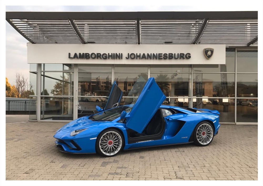 23 Aug lamborghini-aventador-s-coupe_1800x1800